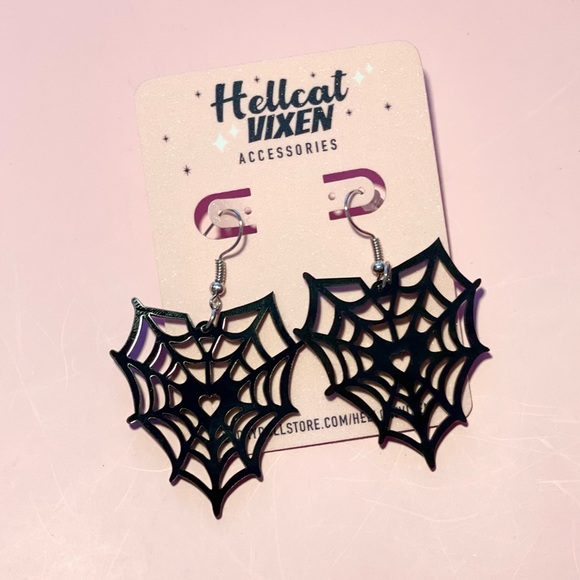 Black Spiderweb Heart Shaped Acrylic Dangling Halloween Gothic Earrings - Picture 4 of 8